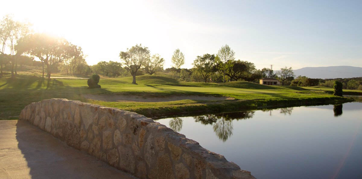 No te quedes en el ayer, vive el ahora ¡#FelizDomingo de #golf desde <a href="/TalayuelaGolf/">Talayuela Golf</a>!