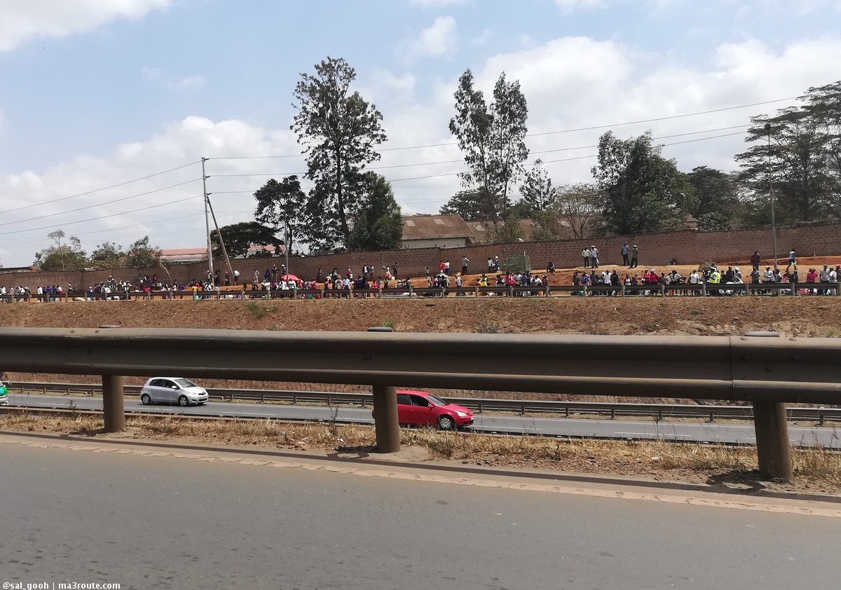 a3Route's tweet photo. 12:27 GSU Thika rd watu wanaenda wapi?  https://t.co/VvkGlUkgOJ via @sal_gooh