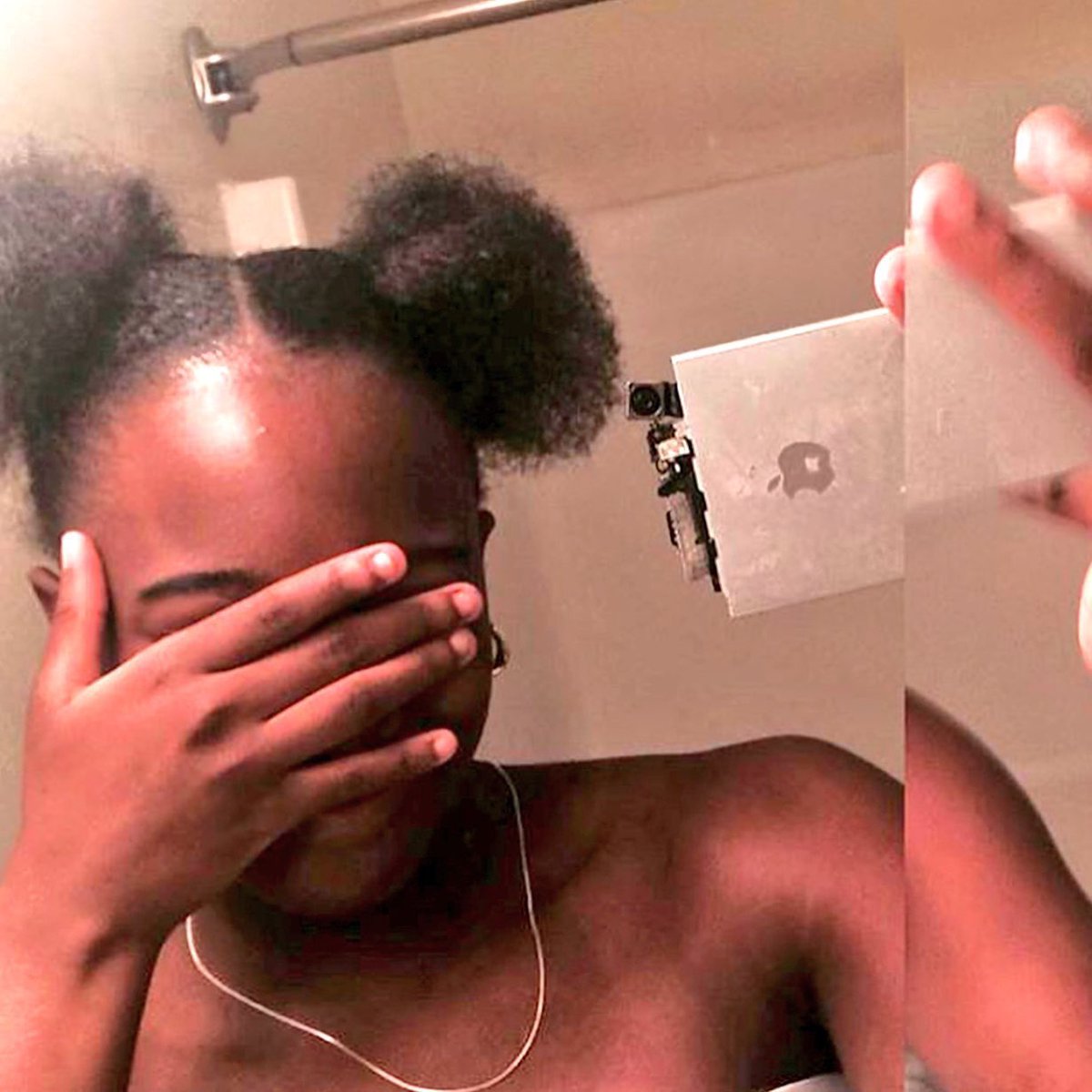 _StepSonSteebie's tweet photo. I fixed her phone 🙃🙃 she is welcome 🤷🏾‍♂️ https://t.co/QrvLl6aqFb