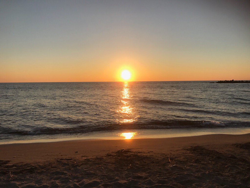 kyorotin's tweet photo. じゅっ！

庄内浜の夕焼け、潮の香りと波の音。
心地よい https://t.co/f1bkBwkQSH