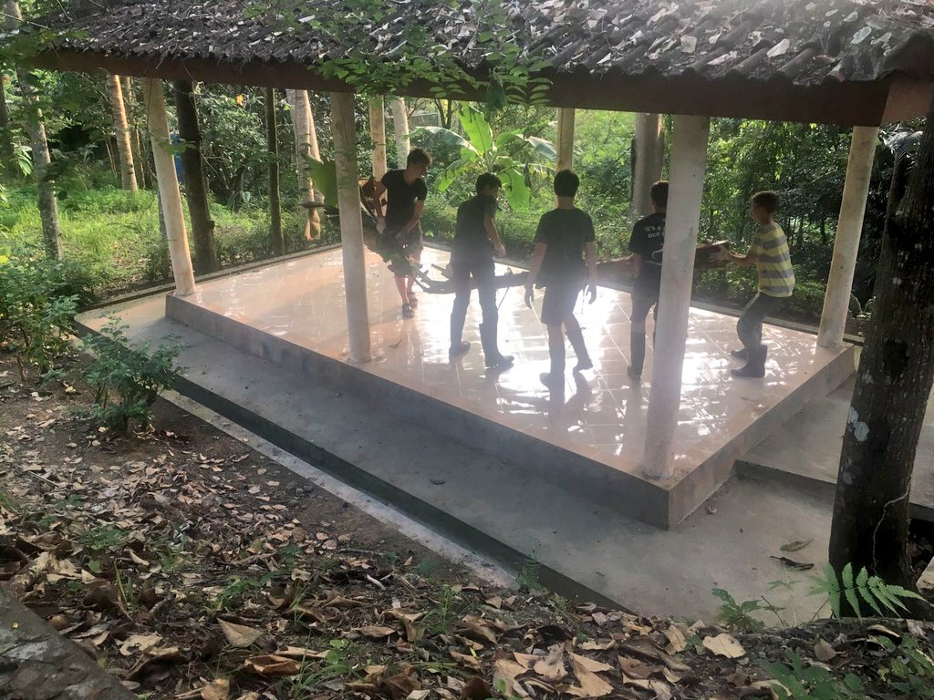 AGSWChallenge17's tweet photo. Enrichment session. The boys are hiding treats in the banana trees, to give the Orangutans a challenge tomorrow at feeding time. https://t.co/LX5WCEOlcx