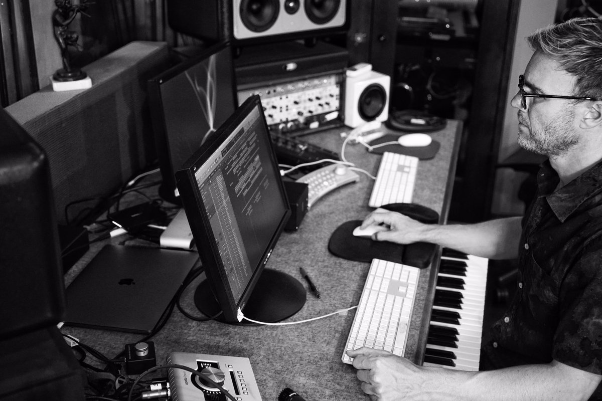 GaryBarlow's tweet photo. Working too hard for a Sunday !! 😅 https://t.co/yPd5rGzrRd