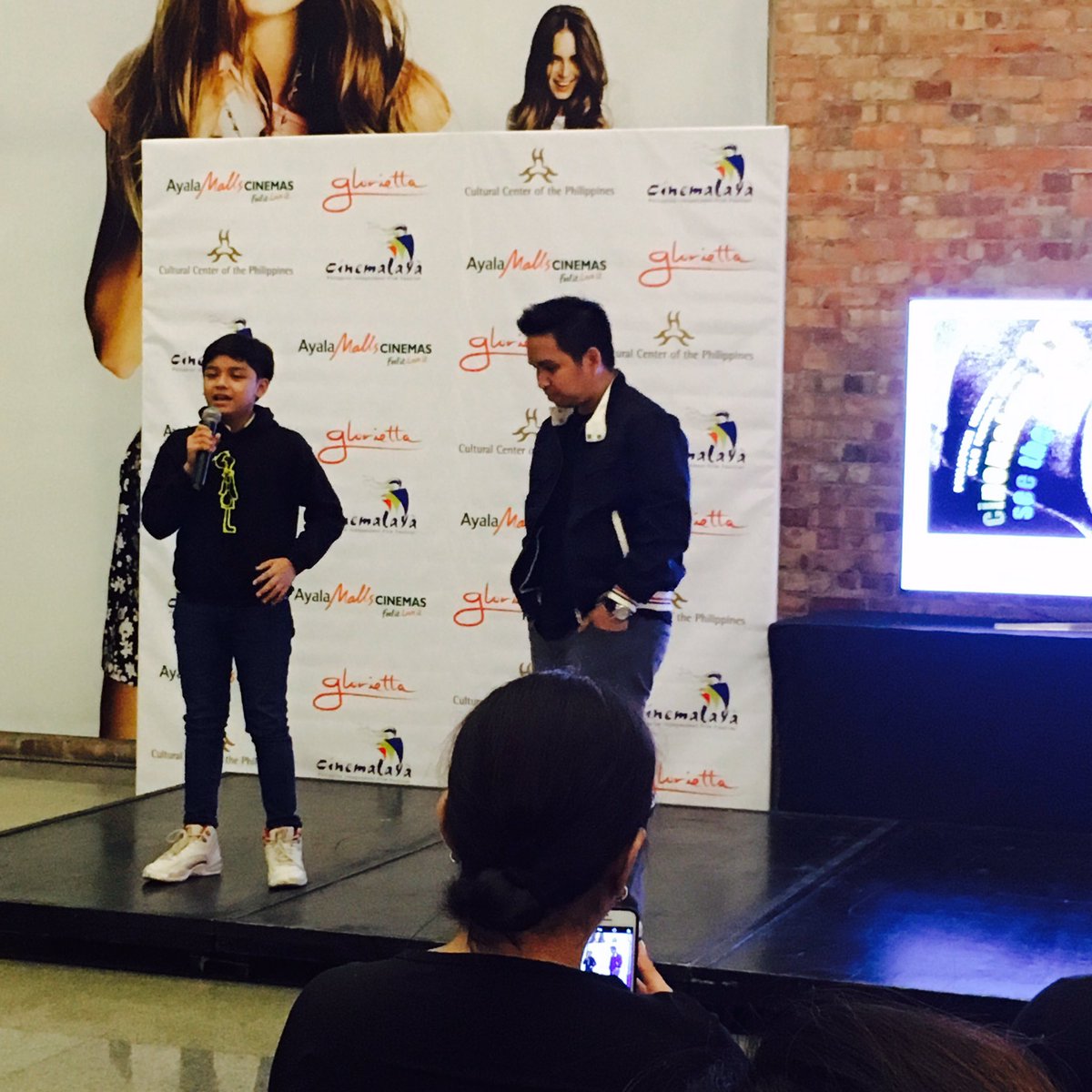 MadInManila's tweet photo. The director, Thop Nazareno, and the lead actor, Noel Comia Jr, of #KikoBoksingero at the opening of #Cinemalaya2017 #EventsinManila https://t.co/x7ldTzv9Jx