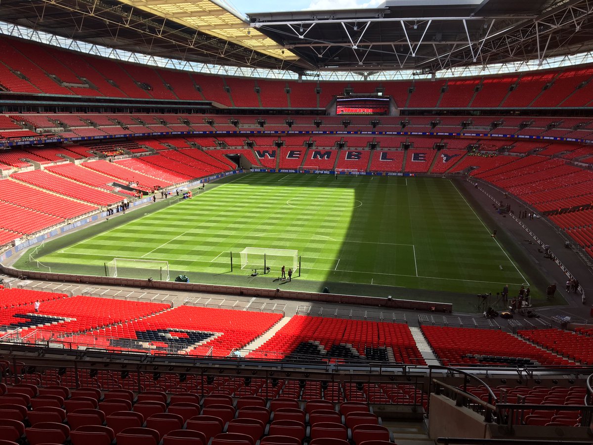 SportsPres's tweet photo. Sun shines down on our office this morning #lovethisplace #FAcommunityShield https://t.co/goJpuDTOj9