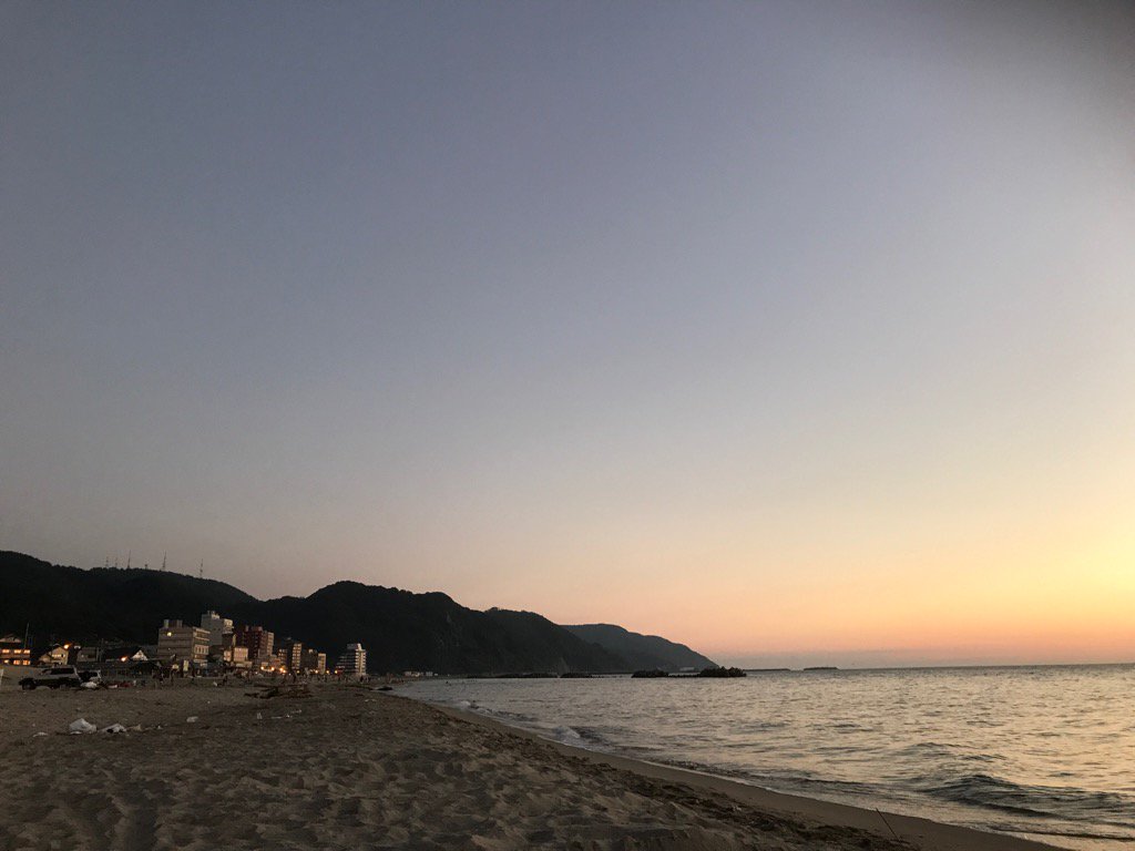 kyorotin's tweet photo. 庄内のダイヤモンドヘッド。
街に灯りがきらめき、ワイキキビーチの波の音を聴きながら、さあ、踊りましょう

なんて https://t.co/hiN3OEHXYf