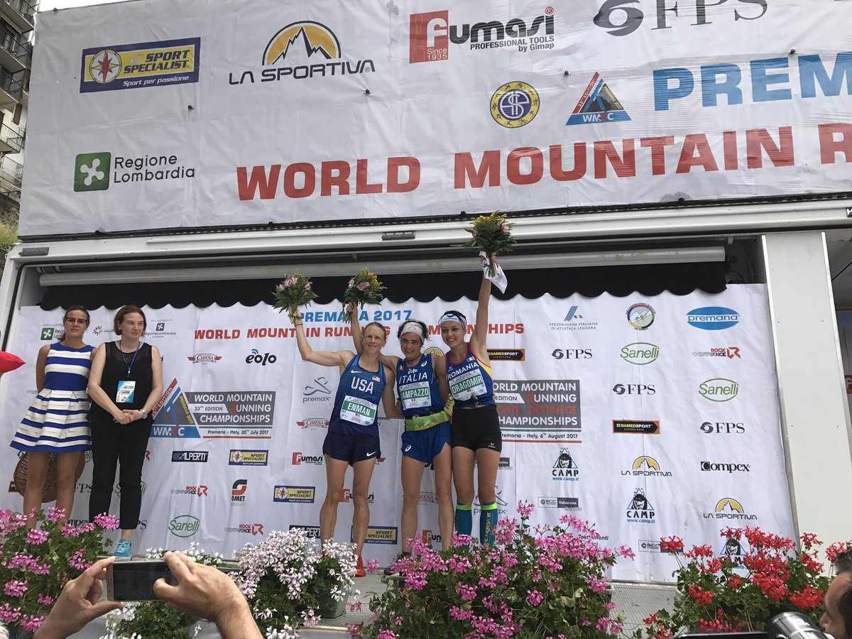 corsainmontagna's tweet image. Silvia Rampazzo sul gradino più alto del podio si gode tutto l'affetto di Premana #giirdimont #premana2017