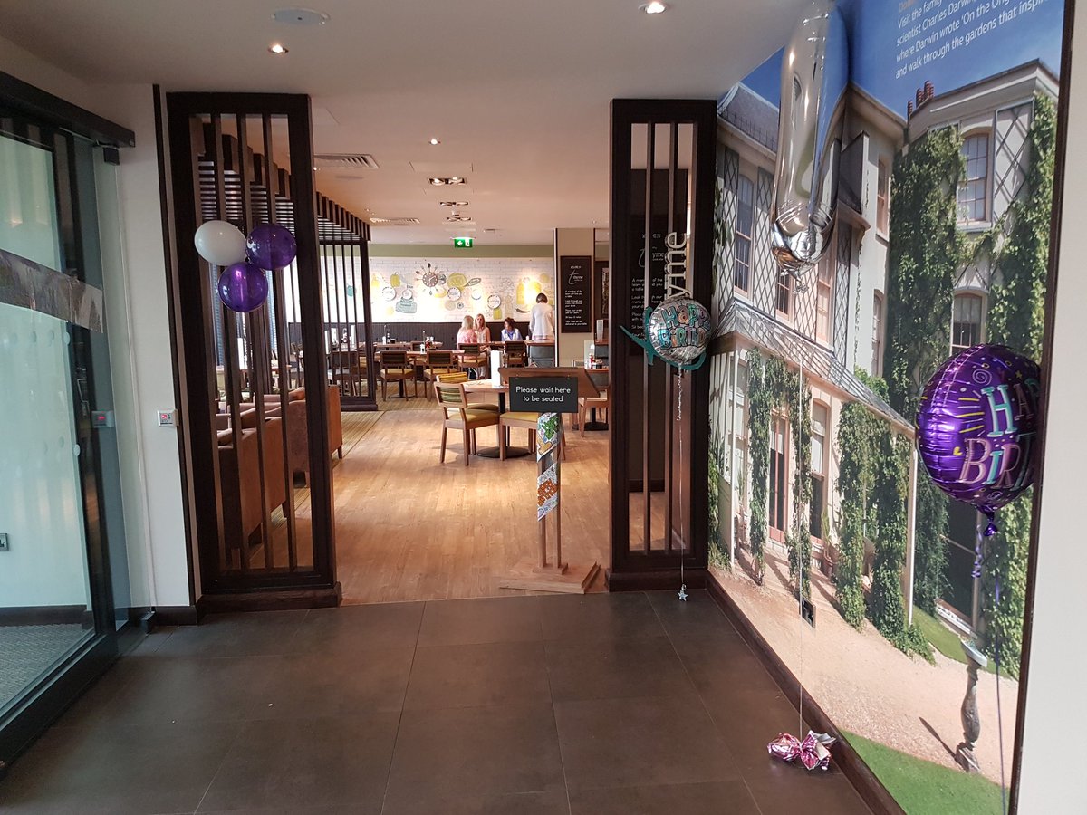 Benjimiddleton's tweet photo. London Orpington premier inn turns 1 today!!! @StephyBunnihop @ishutch29 @Quin_Holtz https://t.co/Hqwh20yzLu