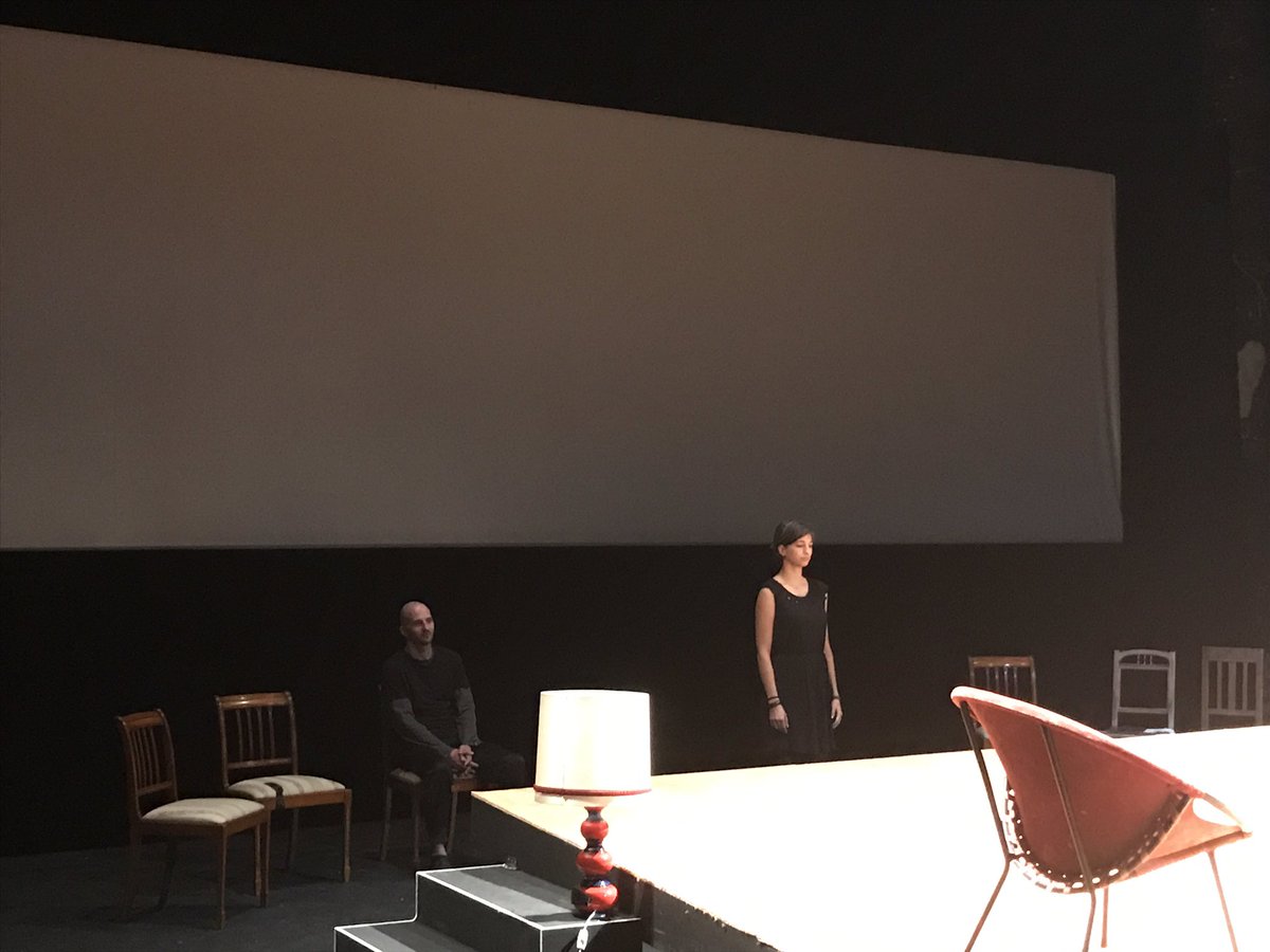 Theater_BE's tweet photo. "Mehr Blau..." meine erste Beleuchtungsprobe mit Statisten für "Eine Familie" https://t.co/cSaGZLS1UT Berliner Premiere am 5.10.2017 https://t.co/5WdeCPzewC