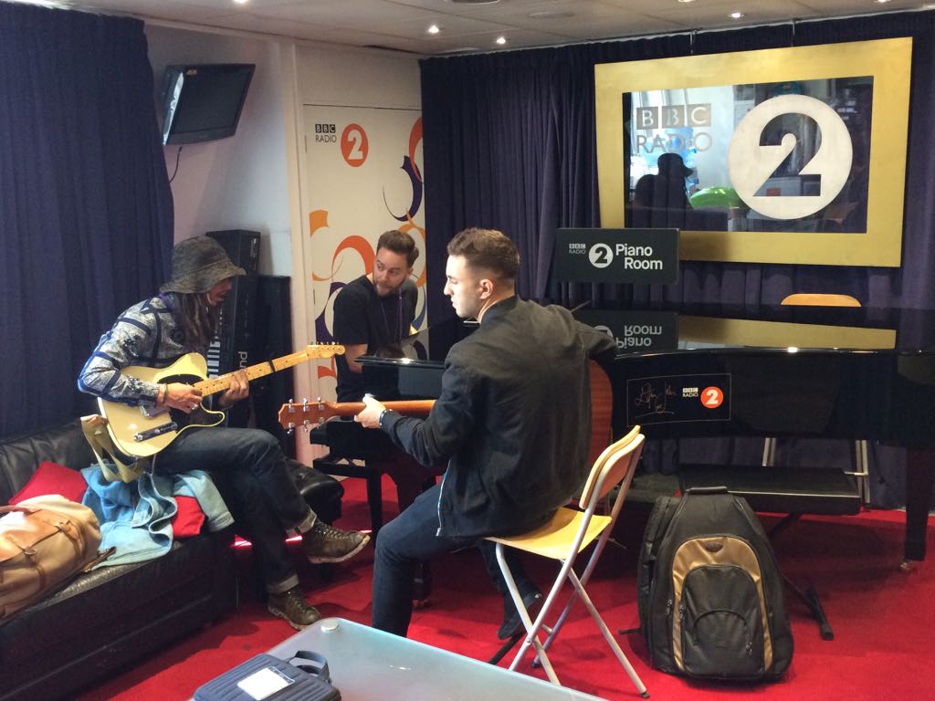 JPCooperMusic's tweet photo. Warming up for my session @BBCRadio2. Will be on with @sueperkins from midday! You can listen in here 😊
 https://t.co/zS8NSVOHwo https://t.co/xbu9J9Cfbf