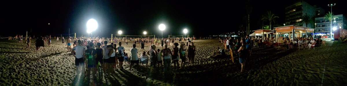 kele_belda's tweet photo. Un torneig que no te pots perdre! #VoleiNitCunit #VichyCatalanVolei 2017 @instacunit @CunitTurisme https://t.co/FZqubzhEvN