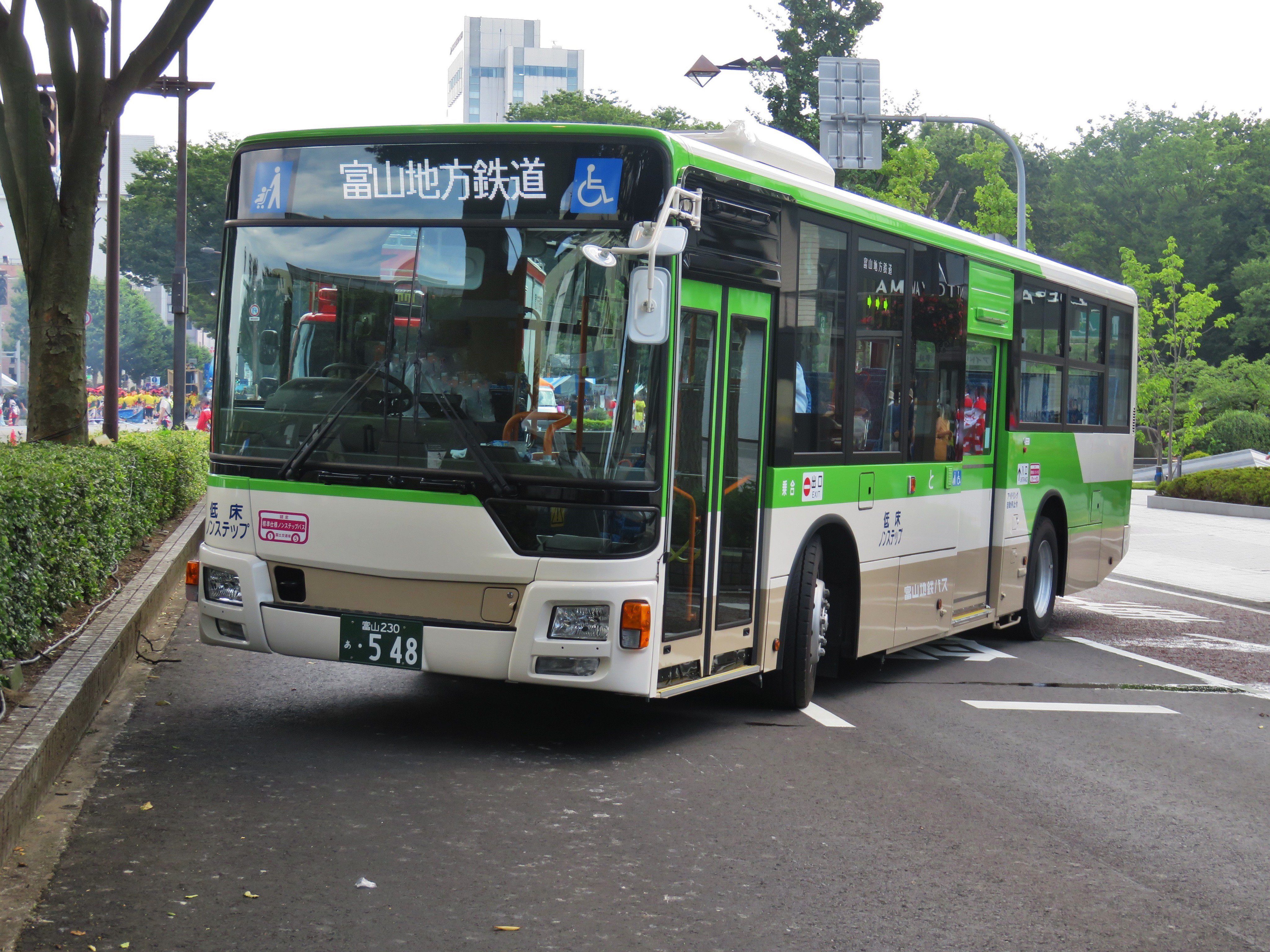 Hiromi Go | 富山駅北に蒸気機関車が展示されていたよ👍短い時間