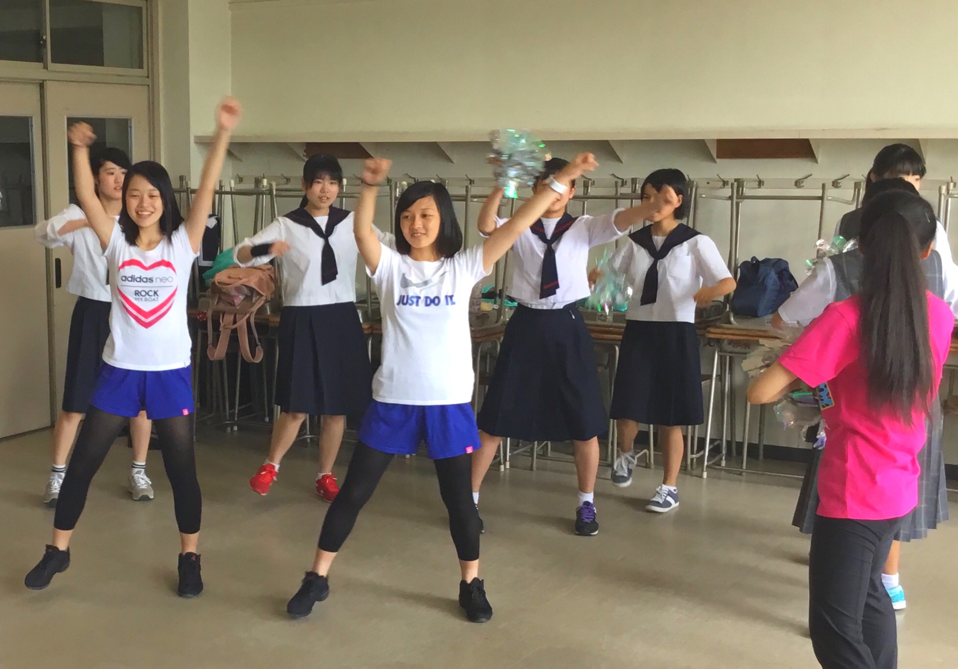 チア部 Twitter オープンスクールで部活動体験を行いました！予想の3倍！33名の方に来て頂きました！  楽しんでいただけたでしょうか?? 常盤木に入学した際は、是非チア同好会へ♪ そして、9月2日は学園祭です！ チア同好会も野外ステージでパフォーマンス  ...