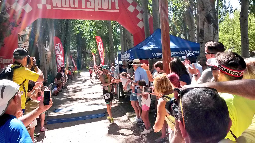 Diegoamartin13's tweet photo. Los triatletas @rpenuela80 y @angelatv22 se hacen con el triunfo en VI edición @TriatlonAranda con récord de participación https://t.co/u2juH5sKNL