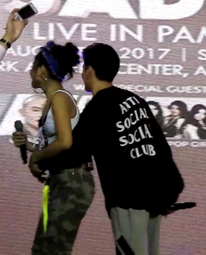 solangaraw's tweet photo. Bakod in 4 steps...#JaDineLiveInPampanga https://t.co/h4KYfMrImQ