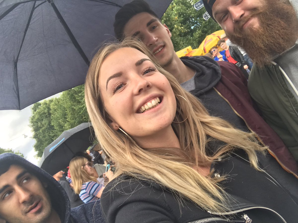 emmahhelstrom's tweet photo. Bästa är att denna bilden visar allas personligheter😂 bästa Stockholmhelgen https://t.co/FXpOxY9SGr