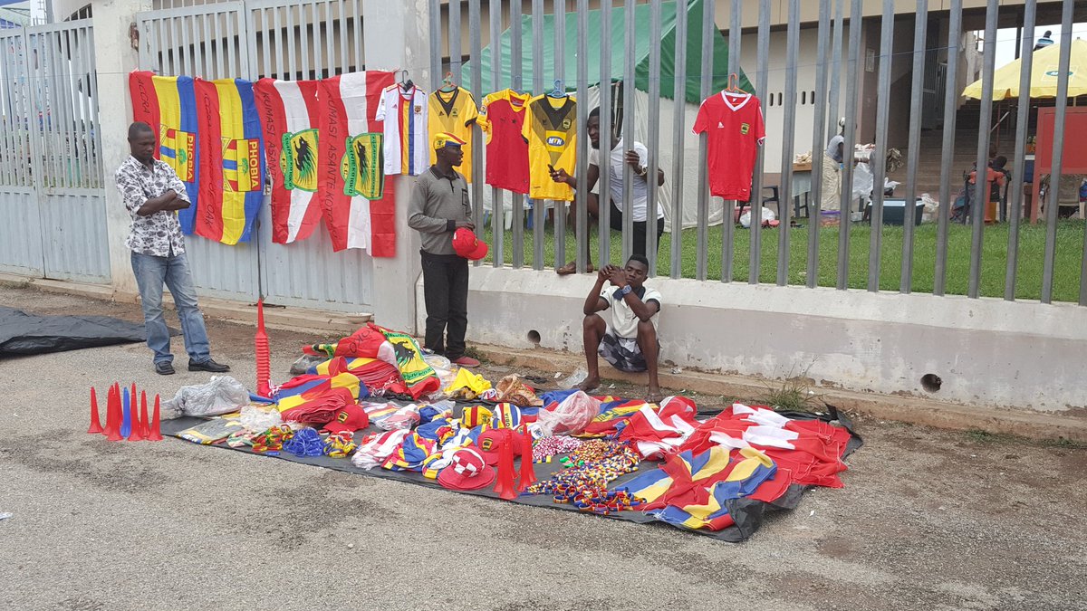 AsanteKotoko_SC's tweet photo. Meanwhile, dealers in Kotoko and Hearts paraphernalia have started displaying their wears outside the stadium. It's the #SuperClash https://t.co/XOWJt6egG8