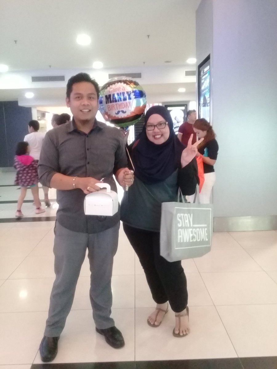 fazzyzainal's tweet photo. My cousin who work at GSC turns 30 today and @GSCinemas turns 30 too this year!! Twinsies! Soo happy birthday dearest cousin.. ๐๐๐๐ #GSC30 https://t.co/xMPtxsfX6i