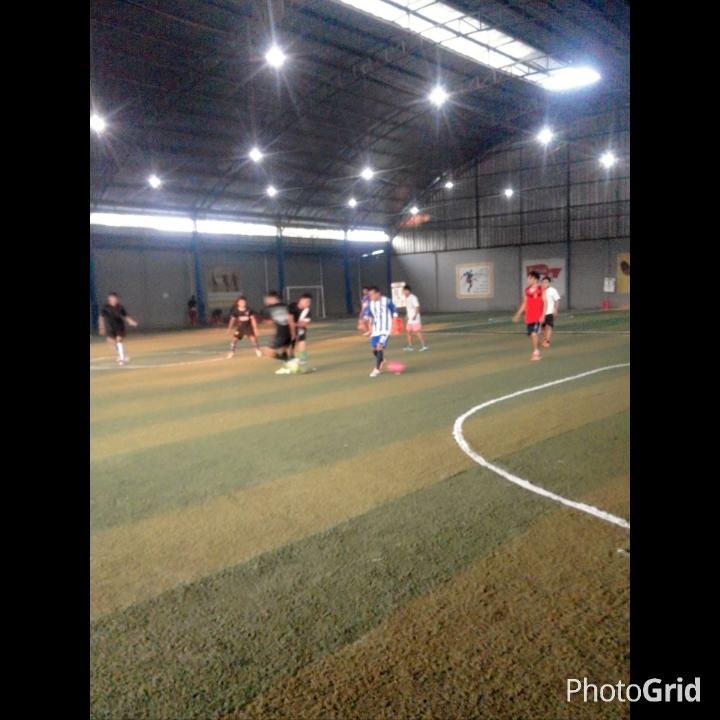 muhidinputra97's tweet photo. Berhubung piknik ga jadi ya gini jadi nya lari" lapangan. 😊
#futsalday https://t.co/rhXHrkFKhv