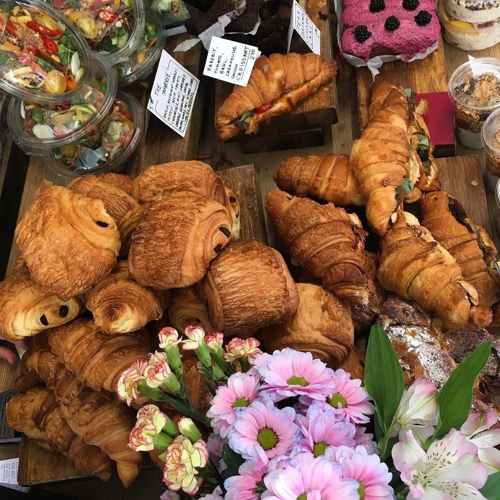 FieldsBeneath's tweet photo. 🦋 We're open until 5pm today. Come grab a piece of your favourite vegan snack 🦀 #vegan #coffee #londoncafe #kentis… https://t.co/AOK9va9tyN https://t.co/jaC6990mUC