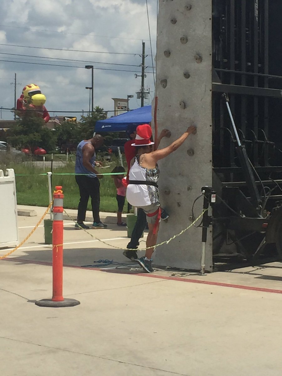 Christinaeddy12's tweet photo. Best Franchisees in Texas! ❤️@TheLearningExp @Shannonmtc @Rosi3915 #TLESpring #weloveourowners #oursupportsystem #herockedthewall https://t.co/87YwveQaJr