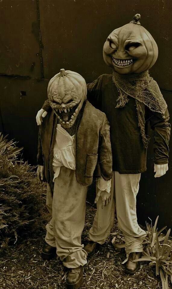 OddNMacabre's tweet photo. I think they're ready for something, but not sure what...
#horror https://t.co/SvXvo8u7EP
