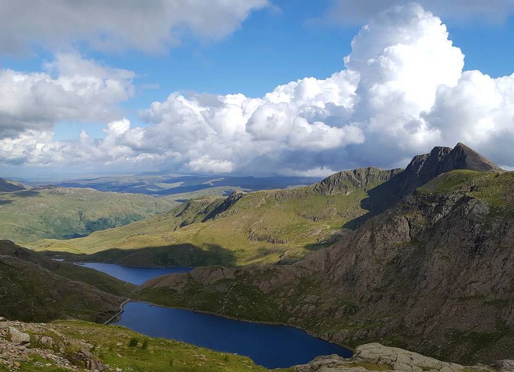 #Snowdonia •
•
•
•
•
#mountains #clouds #cloudporn #3peaks #CribGoch #GarneddUgain #Snowdon #lake #greatview #wale… ift.tt/2vubhAh