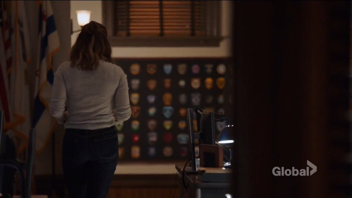 Hles_Romantic's tweet photo. I've been in denial this whole hiatus but lord today I can't. My heart is hurting. Why Lord? Why..... π #DeathbyLinstead #GoodbyeErin #CPD https://t.co/D7mfBI7dge