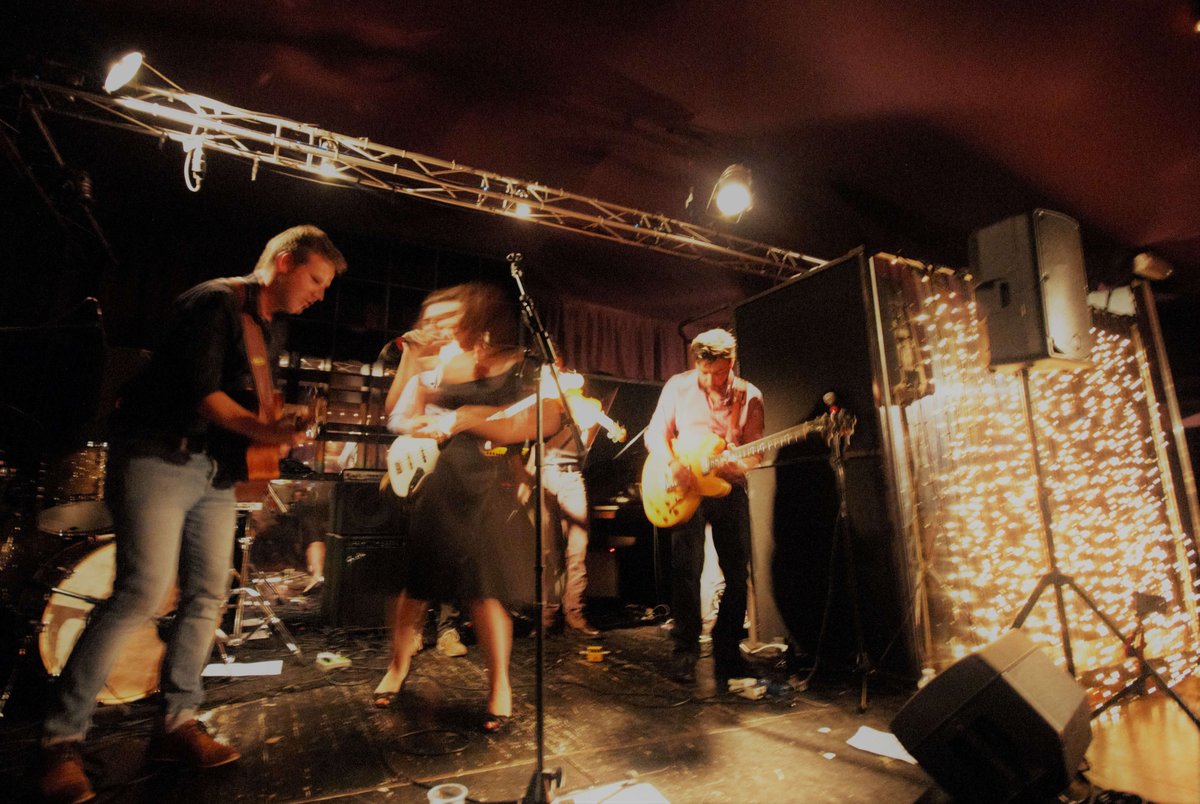 Emma_Sand_Band's tweet photo. C'était le 28 juin dernier, entre chien et loup ...⚡️@CirqElectrique ⚡️#emmasand A très vite XXX💋 https://t.co/Vb2cnJDDxs