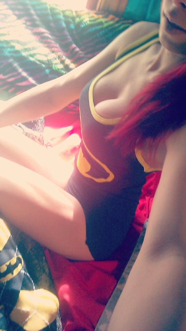 Throw back to red days😍 maybe a new style change is in for 😋 https://t.co/S1pxeWlz45<a href="/tag/tittytuesday"class="tags"><span>#tittytuesday</span></a>