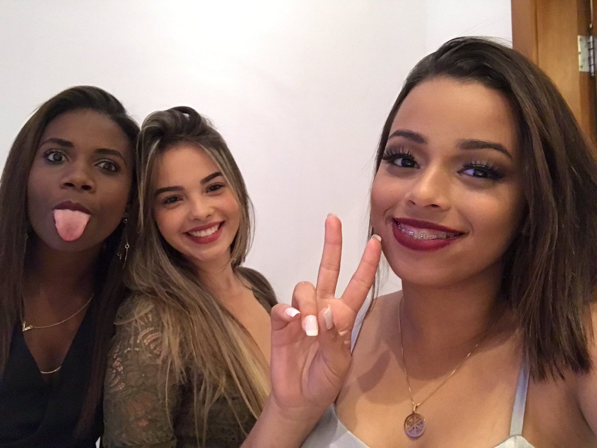 abarca_lari's tweet photo. #VR15 ❤️ https://t.co/UiQpsaHCyF