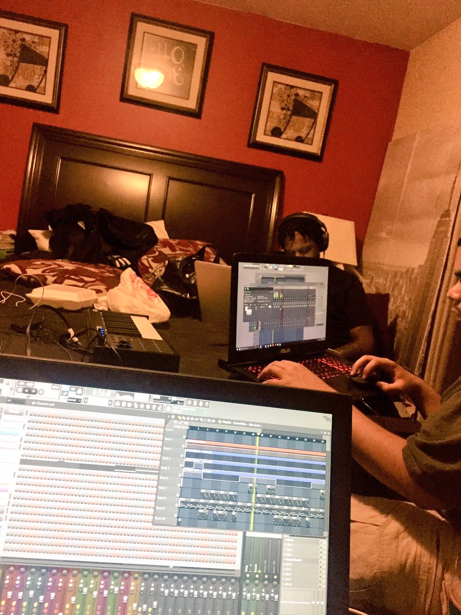 iKnowShellz's tweet photo. Big gang shit this weekend! We all cookin fire. if you need beats hit us with a budget for the flambé beloved 🔥😤🔥 https://t.co/kk32rDdGF7