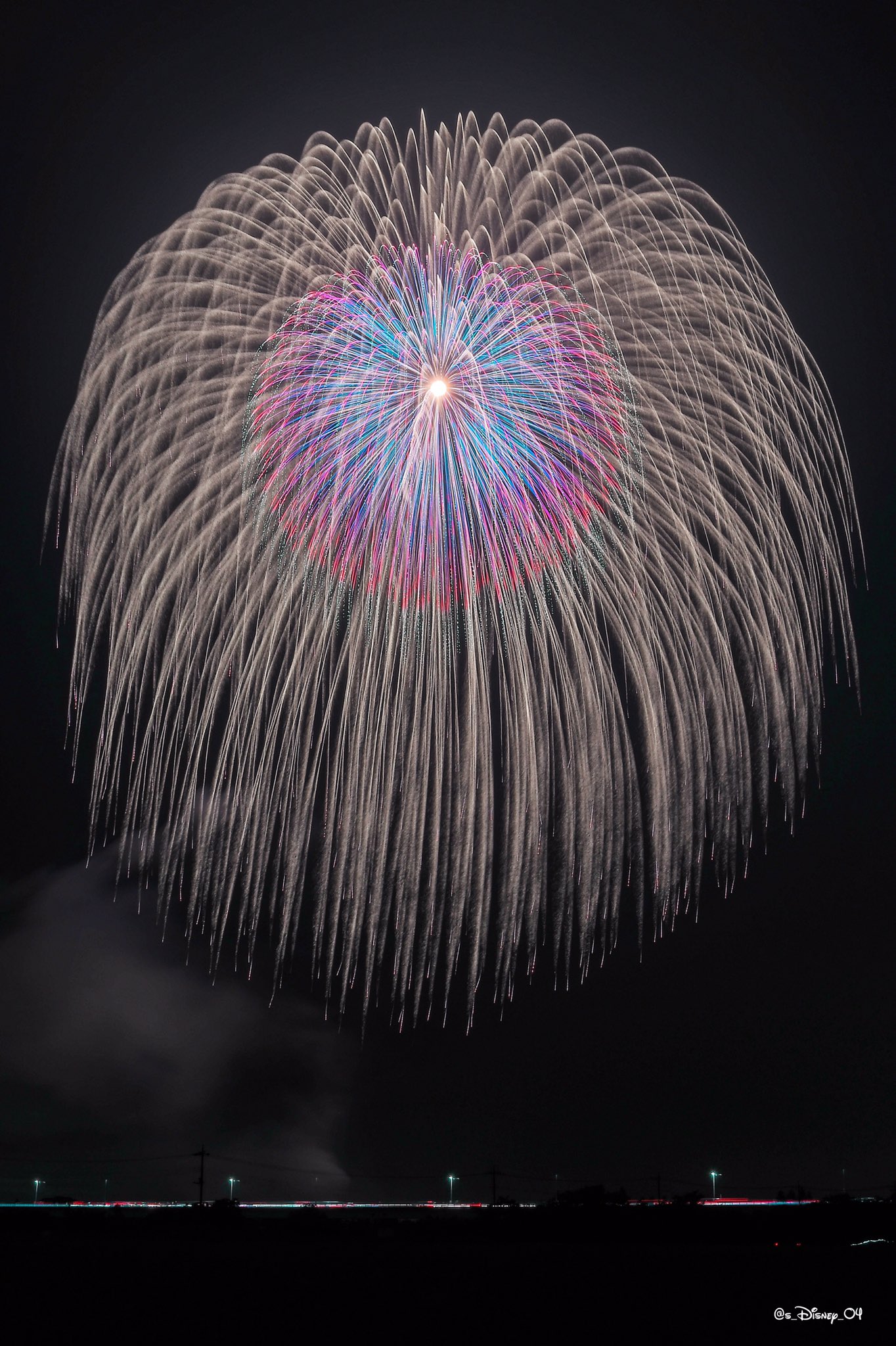 Sorata みんなが 恋人と 楽しんでる 花火を 1人で2時間虫に刺されながら撮ってました 上尾花火大会 T Co Lx9nsvvn9u Twitter