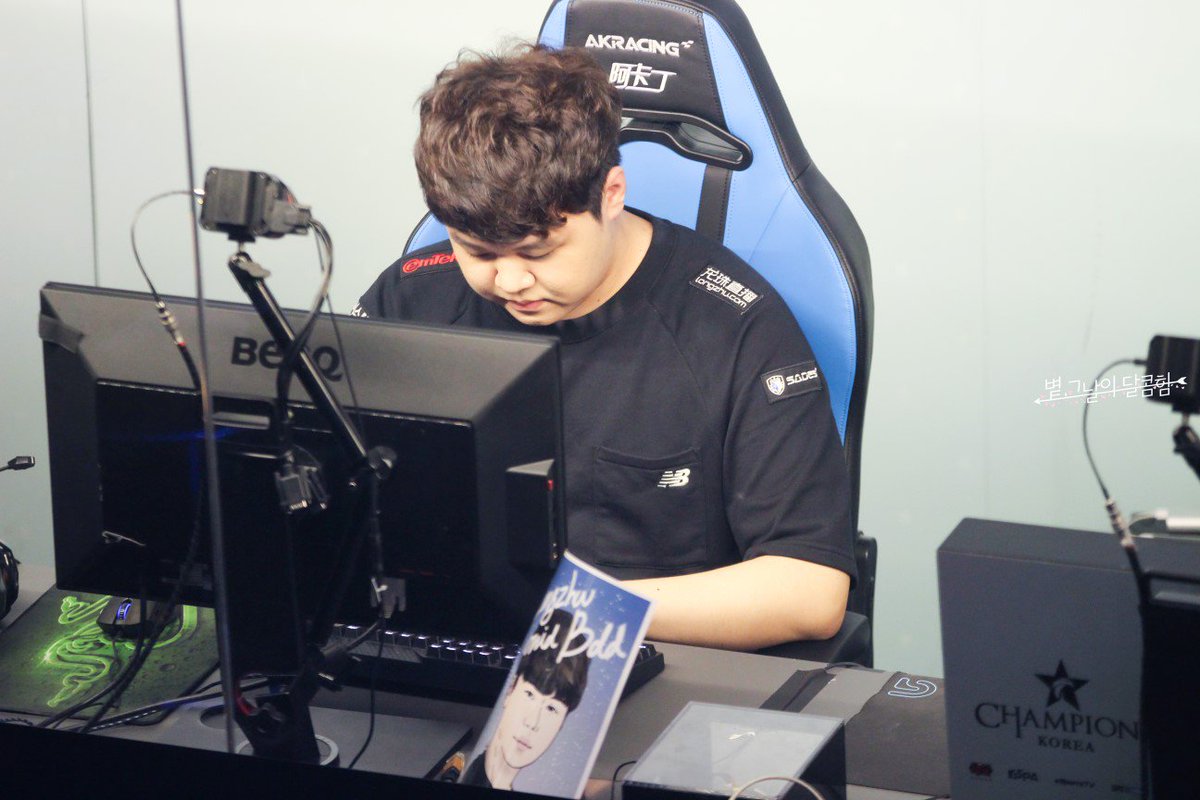 llllollow_pic's tweet photo. 170807 2017 LOL CHAMPIONS KOREA SUMMER Longzhu Gaming #PraY #프레이 #김종인https://t.co/XKCxegP3Fl https://t.co/2cP69QB1rL