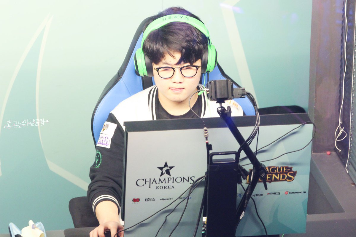 llllollow_pic's tweet photo. 170807 2017 LOL CHAMPIONS KOREA SUMMER SK Telecom T1 #Huni #후니 #허승훈https://t.co/ejqMFLyT7k https://t.co/zPb9ban6XO