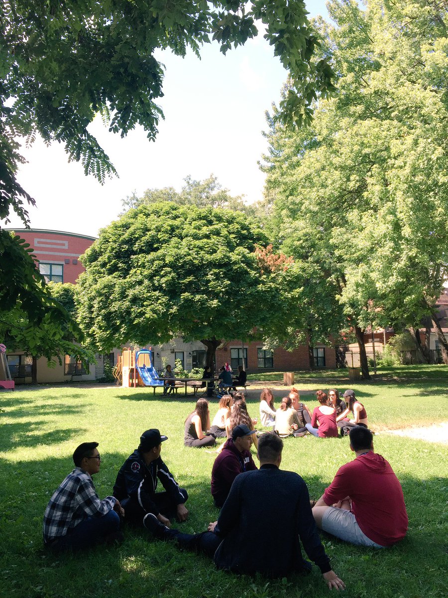 StudentsOnIce's tweet photo. A sunny lunch in the park to get us fed and ready to go for an afternoon of workshops, music and Inuit Games! #SOIArctic2017 #PreProgram https://t.co/9tVxmdbDUR