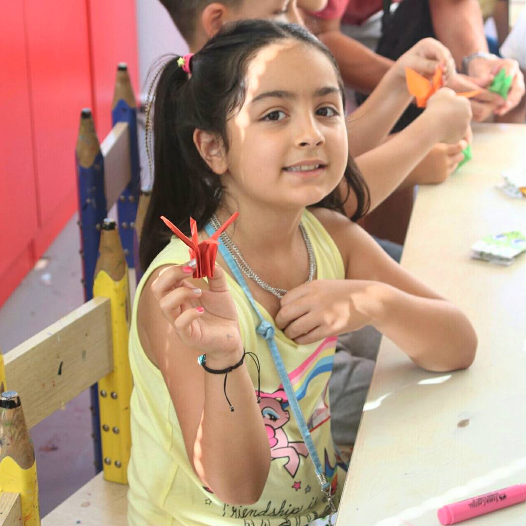 Turnakuşlarının kanatlarına #huzur yazdık.. #sadakosasaki #hiroşima #dünyabarışgünü #foto #origami #turnakuşu #barış #umut #gelecek #çocuk