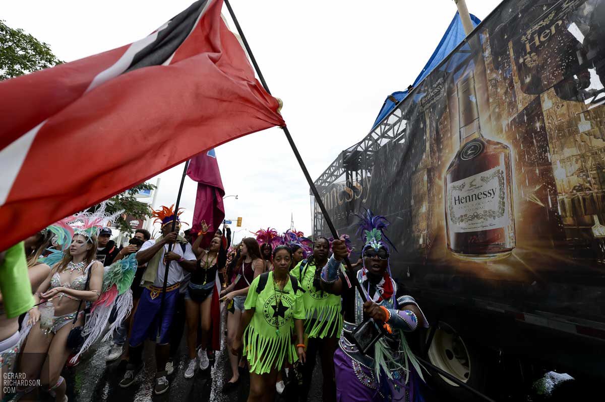 GerardPhotoYYZ's tweet photo. Rain. Wind. Cold. #wejammingstill @PeeksLive @TorCarnival Grand Parade #soca #CaribbeanCarnival #6ix @HennessyUS https://t.co/iqAI0HvKmJ