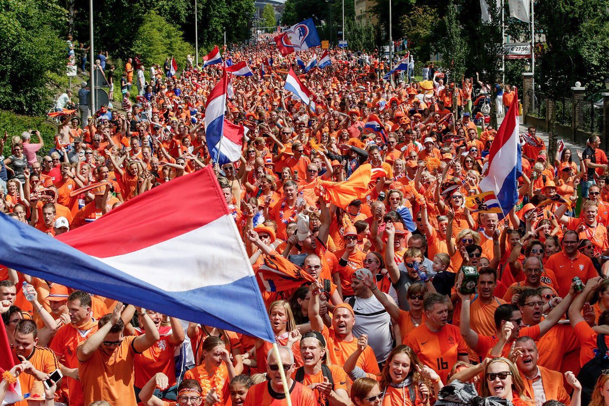 Dutch Football on Twitter: "10,000+ fans taking part in Oranje parade before Netherlands v Denmark. Incredible support for @oranjevrouwen (via @OnsOranje )… https://t.co/8fzL5l9gMB"