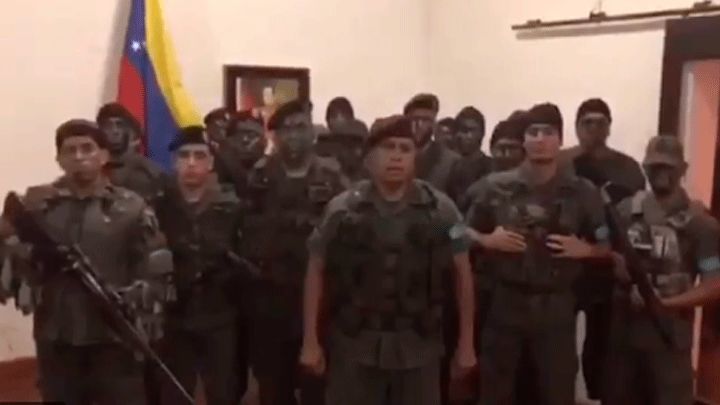 larepublica_pe's tweet photo. Venezuela: Grupo de militares se rebela contra gobierno de Nicolás Maduro https://t.co/gqltN5paBT https://t.co/uhroNKUHTD