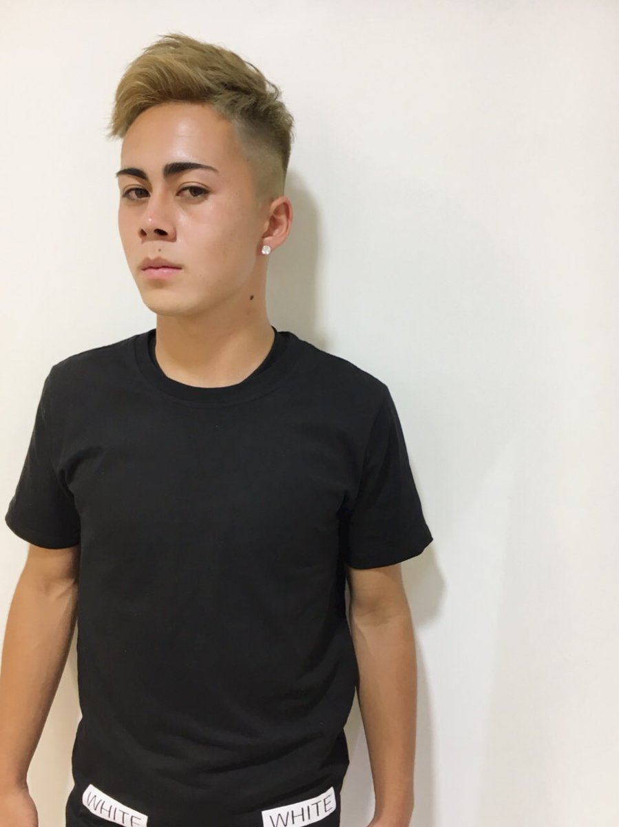 おおいしけいと 辻堂 美容師 בטוויטר 外国人風ゴールドアッシュ Model Chris メンズカット ダブルカラー ゴールドアッシュ ブリーチ履歴の方 新メニューできました メンテナンスメニュー ブリーチ履歴のある方 30日以内のご来店で カラー 4000 一撃