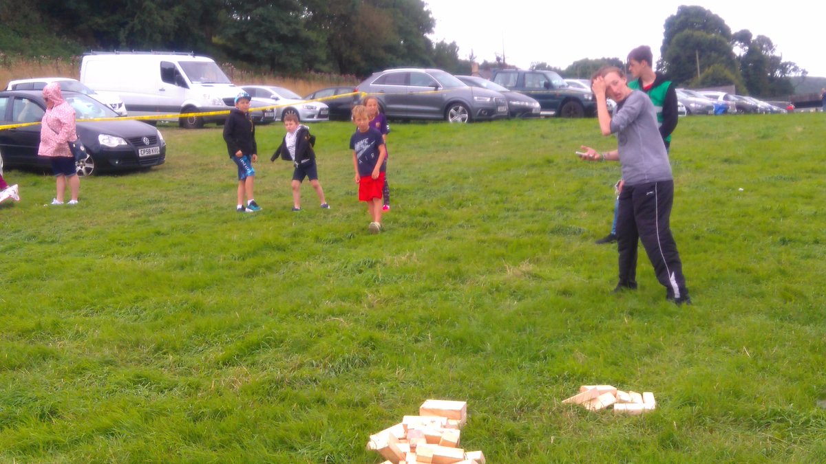 _SophiaZahra_'s tweet photo. The competition is heating up in our youth-led workshops @IntroFest17! Races and circuits for all the family 🏁🎾 @youthcymru #INTROFEST17 https://t.co/4EnpRTzD5e