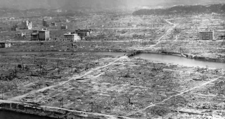 mov19Luglio's tweet photo. #6agosto 1945 alle 8:15 gli americani sganciarono la bomba atomica su #Hiroshima. Ecco gli effetti catastrofici https://t.co/ln0HIakfut