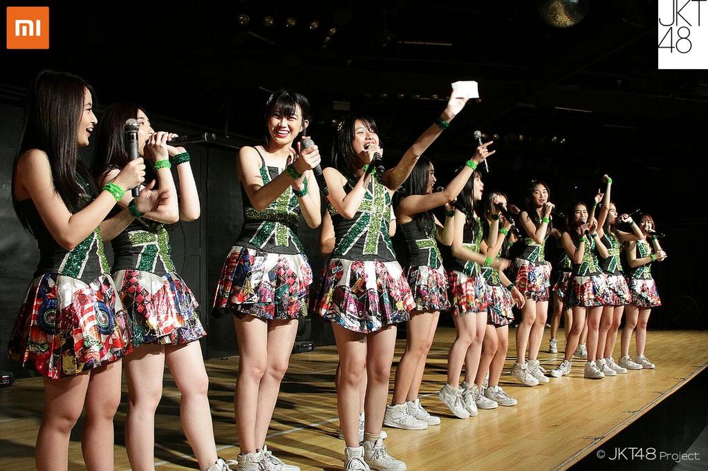 XiaomiIndonesia's tweet photo. Kolaborasi Xiaomi Indonesia dan JKT48 @officialJKT48 ! Pantengin terus ya keseruan dari kami! #JKT48WithMi 😘 https://t.co/dilWkJshGV
