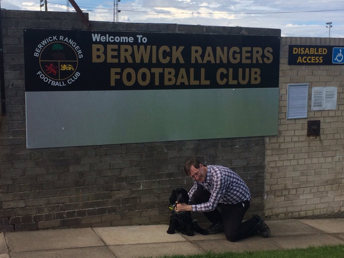 gordonwebs's tweet image. Football stadium on holiday..#dogtour. #stadium tour