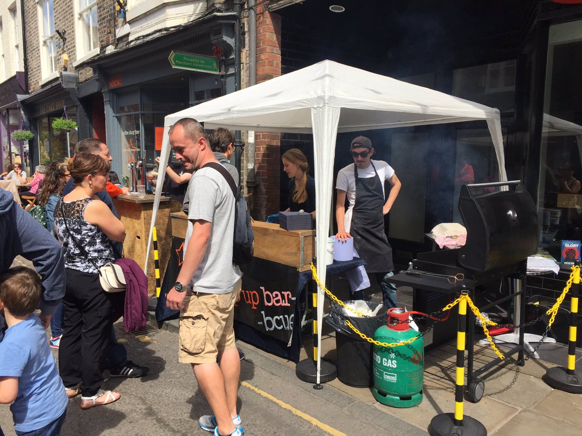 fossgatefest's tweet photo. Always a queue at @fossgatesocial! We're not suprised, their #BBQ smells divine & their drinks are smashing! #fossfest #york https://t.co/rZX7jvpETH