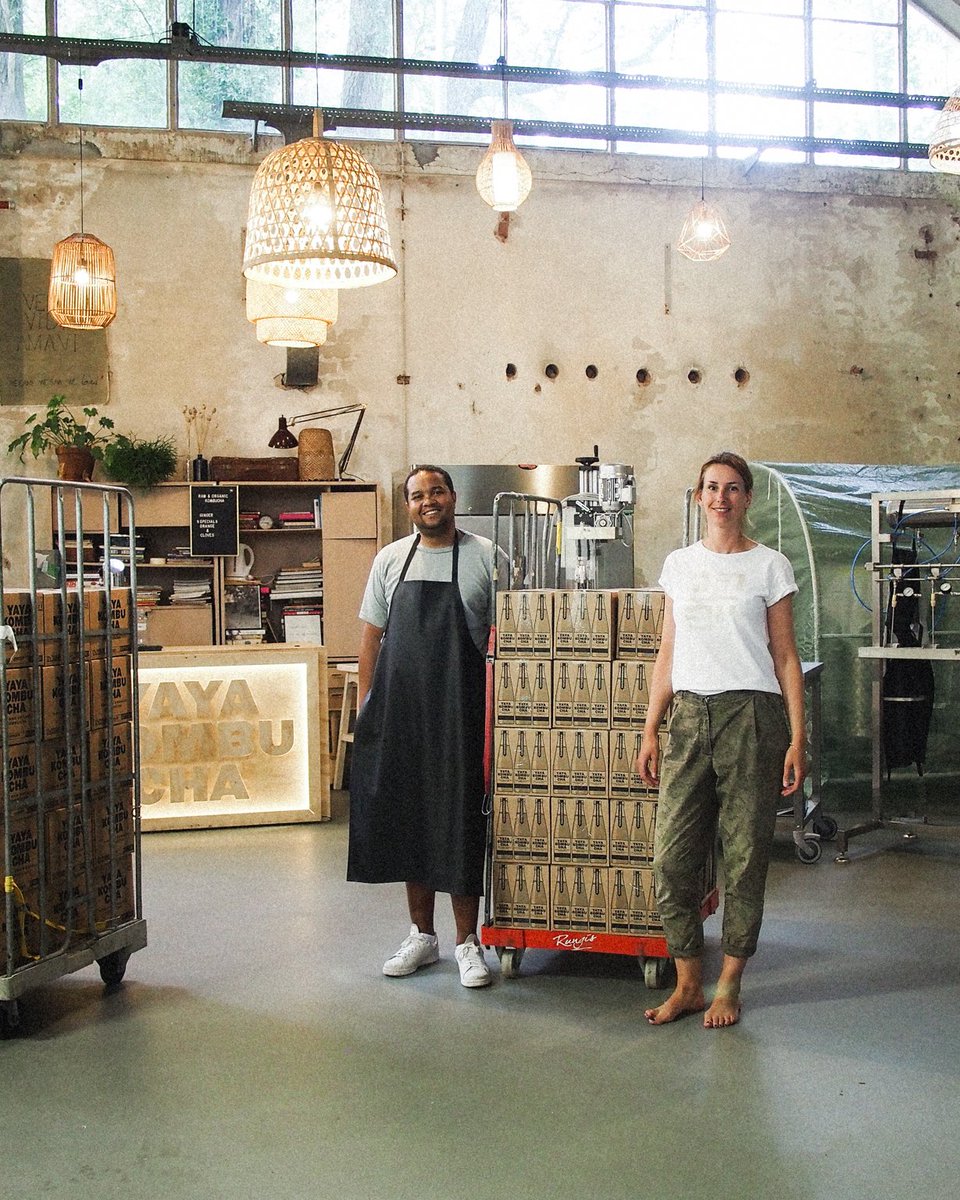Met YAYA Kombucha spraken we over lekkere bacteriën en hun brouwerij. wherethefoodis.nl/yaya-kombucha-… #kombucha #pitchandrideyayakombucha