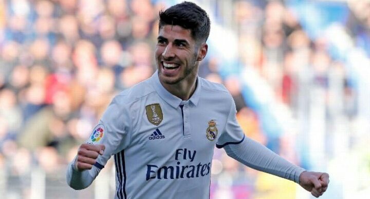 RMadridUniido's tweet photo. ¿A quien pondrías de titular frente al Manchester United? 

RT = Marco Asensio. 
MG = Kovačić 

Os leemos 👀

#SuperCup @Nissan_ESP https://t.co/qsYXH4FNMb