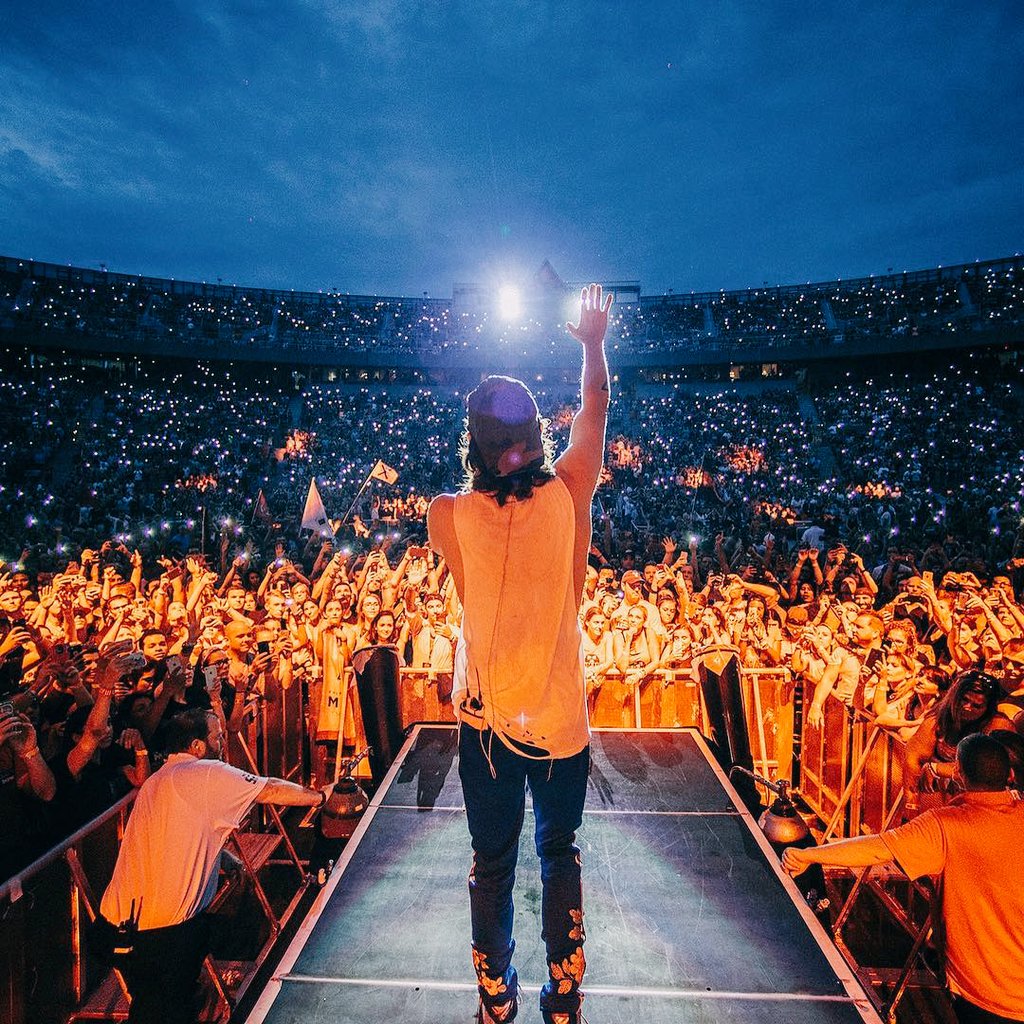 JAREDLETO.COM ⨺ (@jaredleto_com) on Twitter photo "One of the many things that make The Echelon so special is the unquestionable belief we all have in this dream & in each other."<a href="/JaredLeto/">JARED LETO</a> "One of the many things that make The Echelon so special is the unquestionable belief we all have in this dream & in each other."<a href="/JaredLeto/">JARED LETO</a>