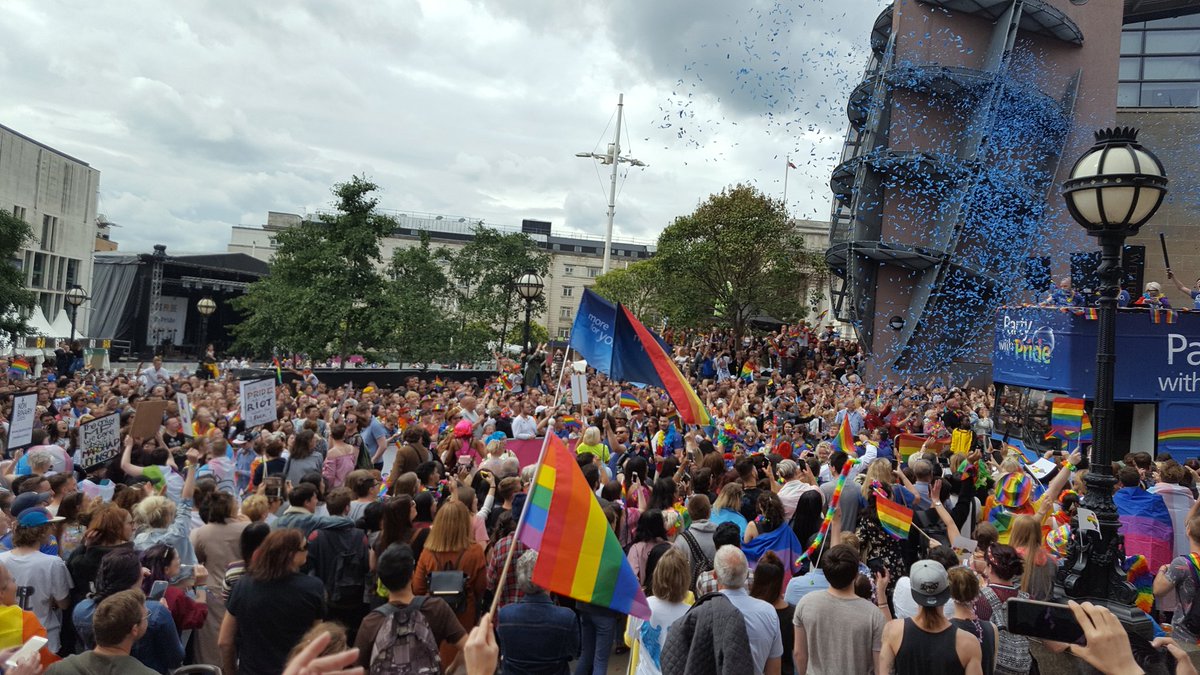 VisitLeeds's tweet photo. This is Leeds. Welcoming, inclusive and boy do we know how to celebrate Pride #leedspride #enjoyleeds https://t.co/JUSHxWpt2D