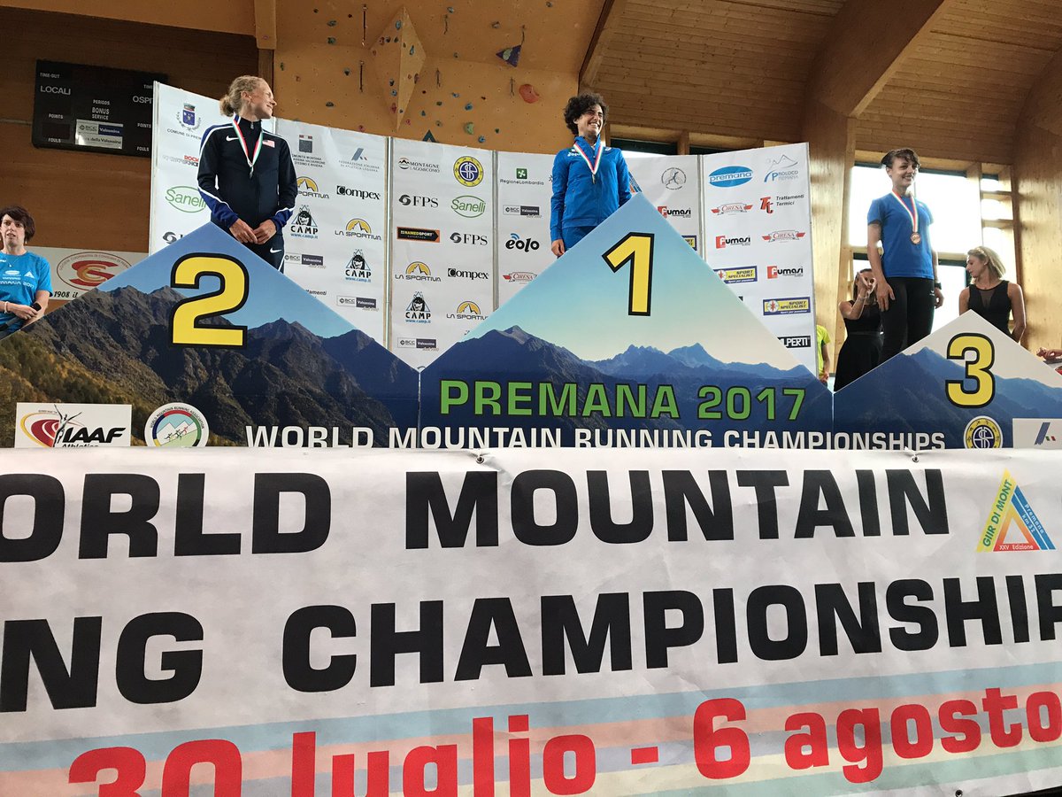 corsainmontagna's tweet photo. Le lacrime di Silvia Rampazzo sulle note dell'inno Italia che riempiono il palazzetto di Premana #premana2017 #giirdimont https://t.co/hkLuHsyJk7